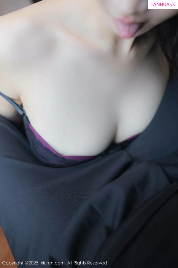   [XiuRen]高清写真图 2025.03.21 No.10053 Candy糖糖 紫色丝袜第28张图片